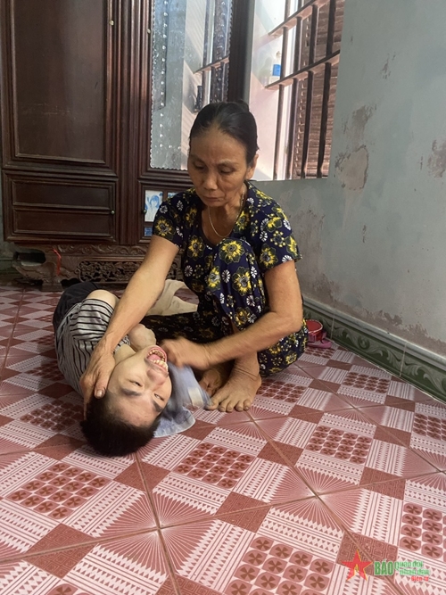 Thương cảm hoàn cảnh gia đình bà Phạm Thị Lành